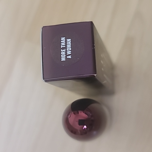 MAC Aaliyah Lipstick" More Than a Woman - Cool deep red" LIMITED EDITION - Picture 7 of 7